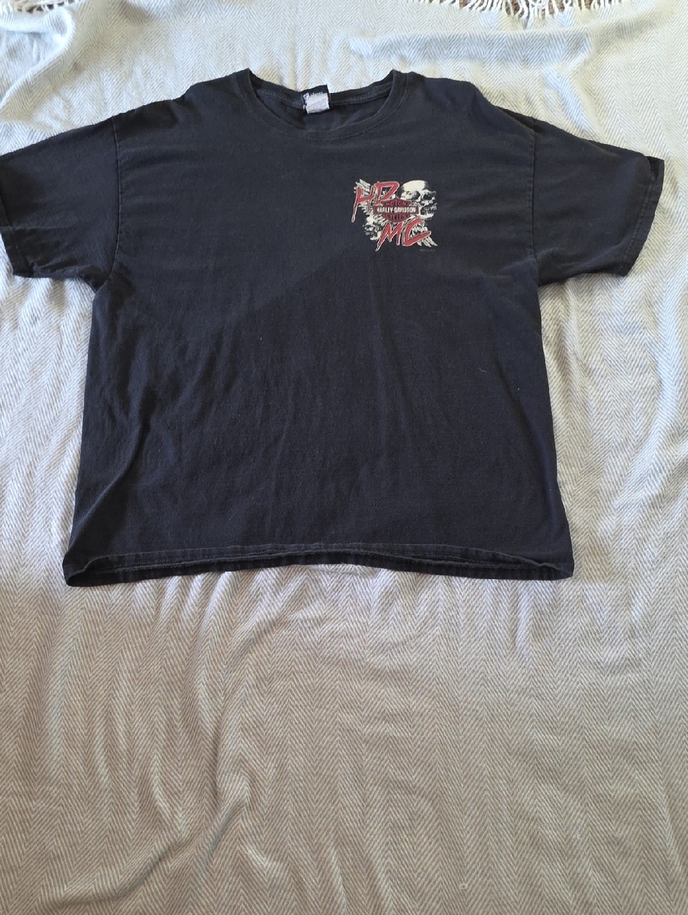 Harley-Davidson Black Tee with Red and White Skull Graphic